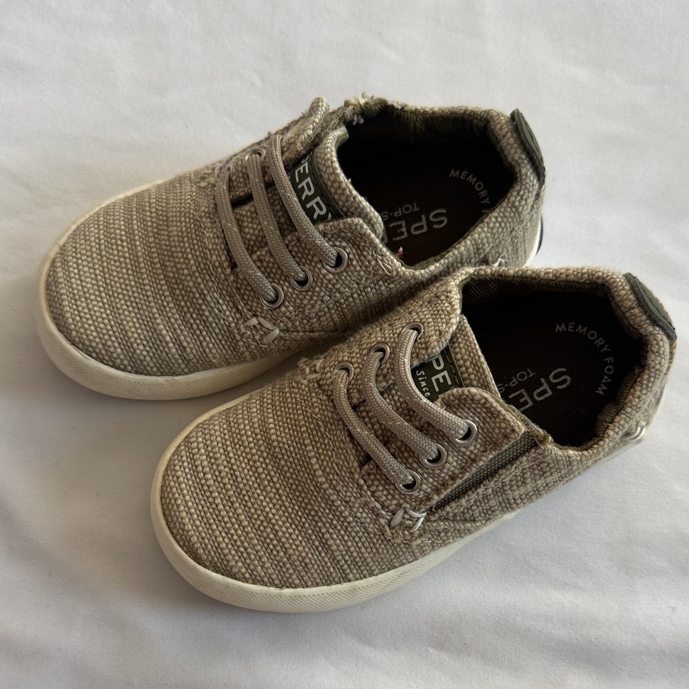 Size 6 Sperry Kids Beige Textured Sneakers